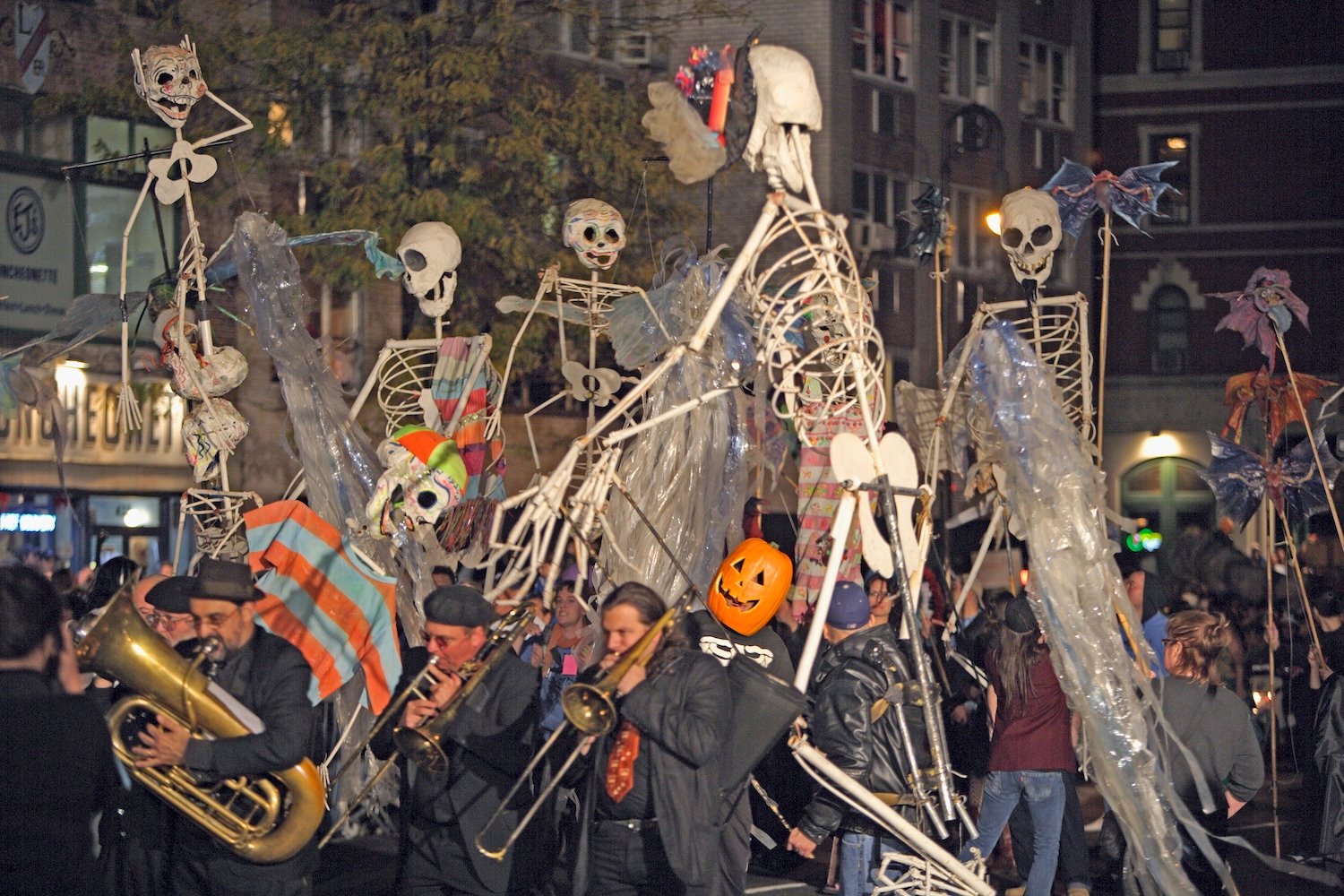 AI Slop Website Sent Thousands of People to a Halloween Parade That Didn't Exist