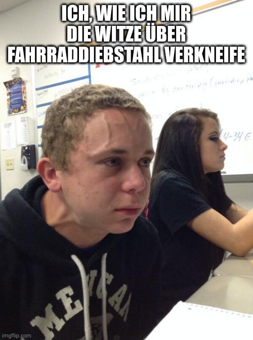 meme von schüler der sich angestrengt zurückhält: ich, wie ich mir die witze über fahhraddiebstahl verkneife